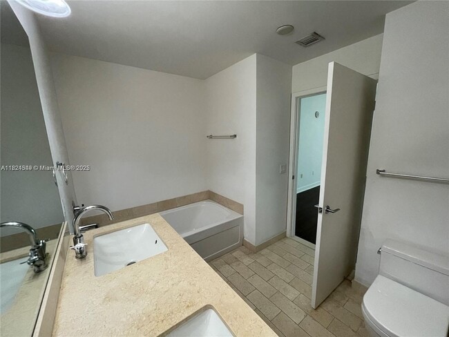 Photo - 79 SW 12th St Unidad 1104-S