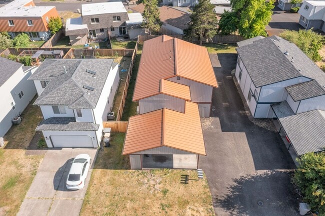 Photo - Beautiful 4 Bed, 2 Bath Townhouse with Lots of Closet Space and Laundry In Unit! Unit 415-01-1950