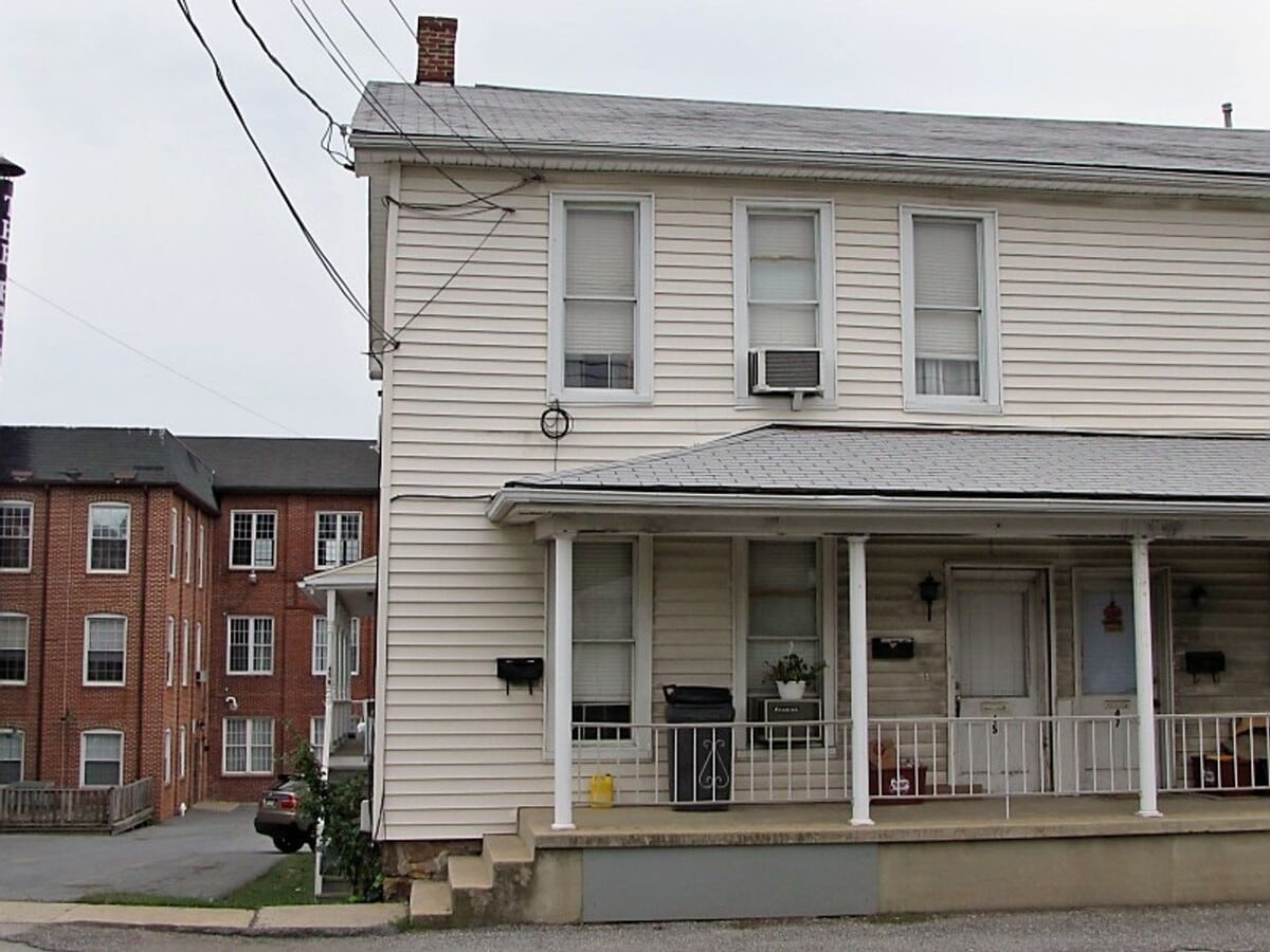 Spacious 3 Floor Apartment - Spacious 3 Floor Apartment