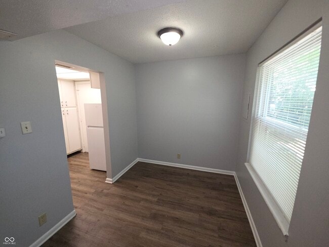 3266 Lupine Dr