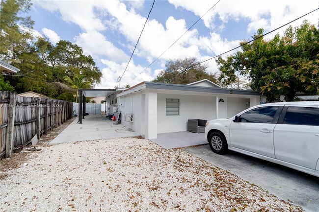 Photo - 5803 Buchanan St