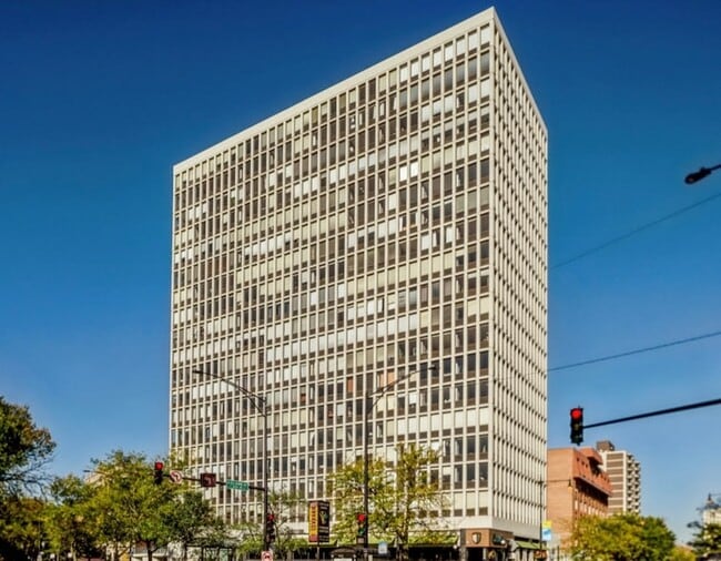 Building Photo - 444 W Fullerton Pkwy Unit 802