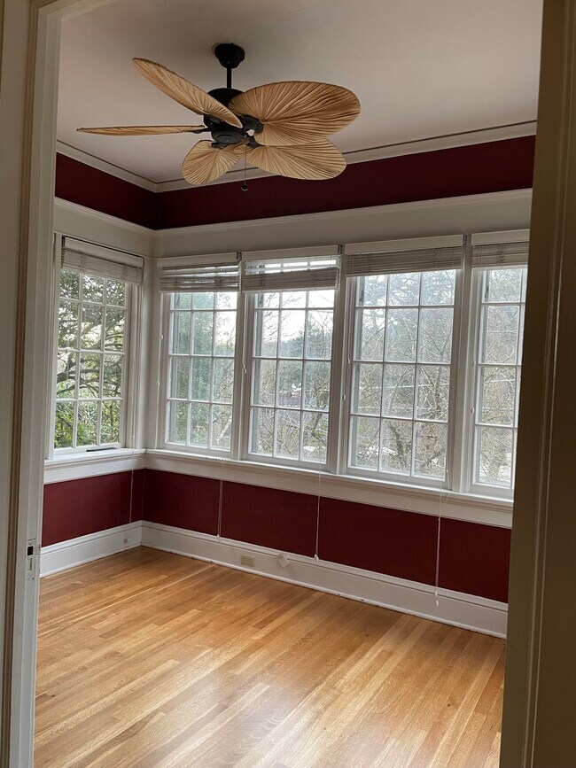 Photo - 1860 SW High St