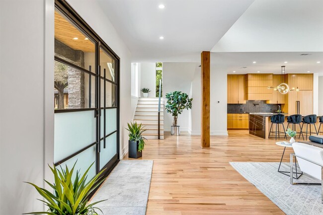 Photo - 7533 Royal Pl