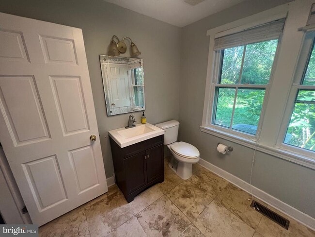 Photo - 206 N Mill St