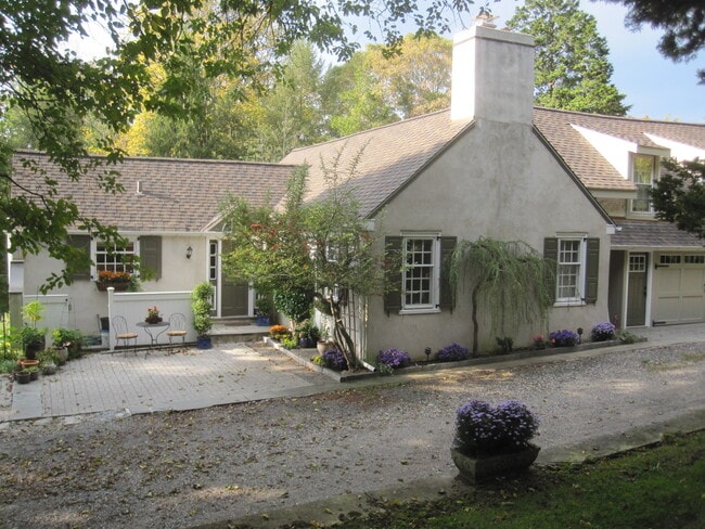 Photo - 2 River Rd Unit Apt 2