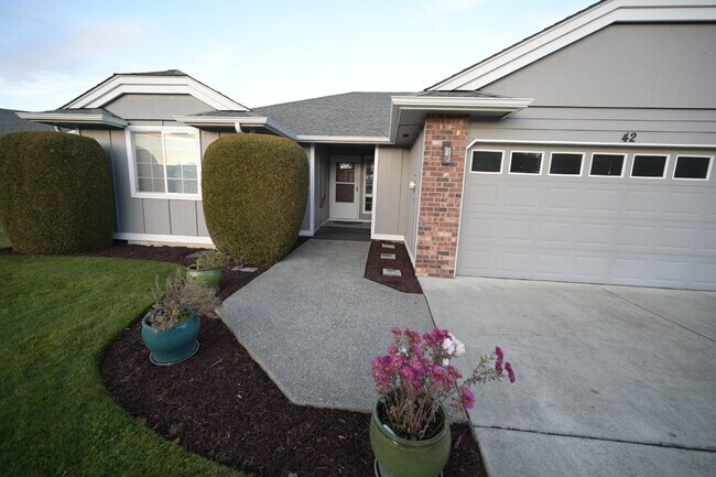 Photo - Charming 2 Bed, 2 Bath Condo in Sequim, WA