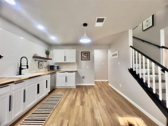 Photo - 2411 Glen Field Dr