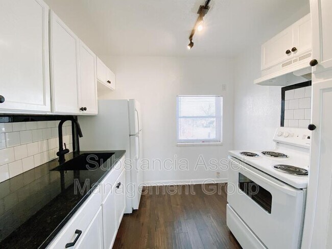 Photo - 1722 N Lindsay Ave