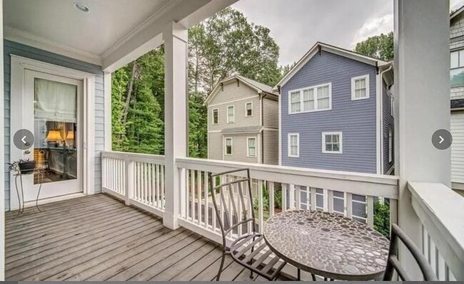 Photo - 830 Grove Bnd