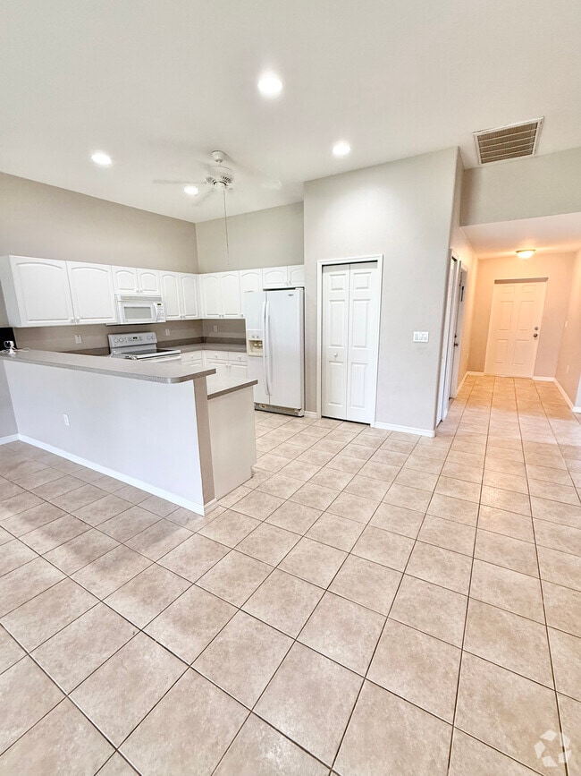 Building Photo - 147 SE 13th St Rental