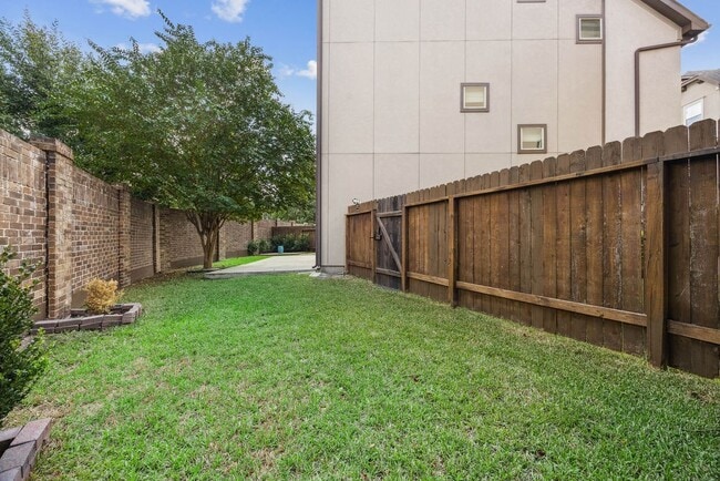 Photo - 12247 Oxford Cres Cir