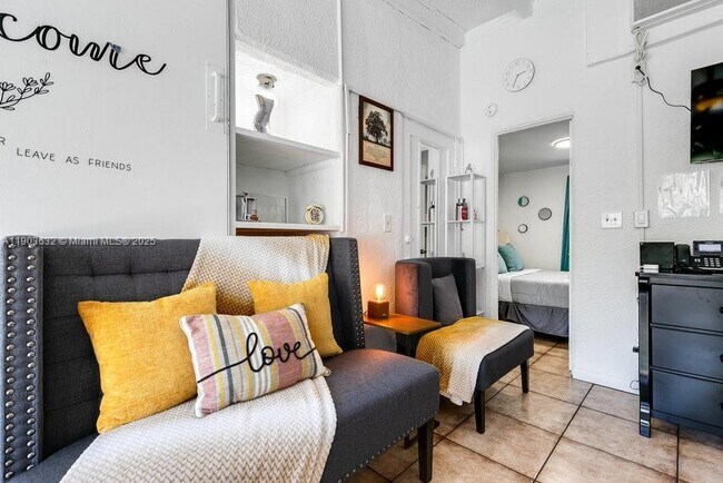 Photo - 2019 Fletcher St Unit 4