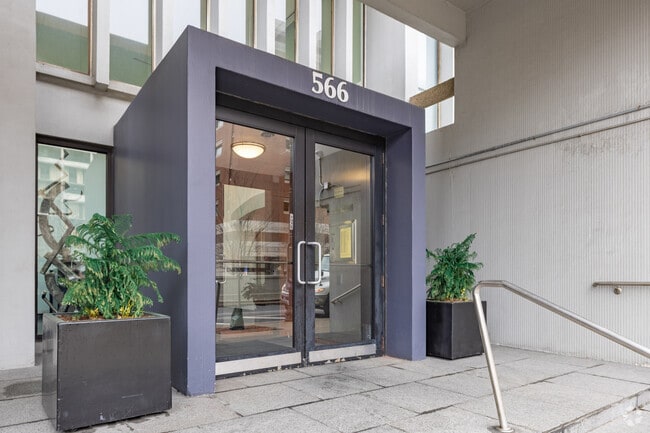 Entrada - Kenmore Tower