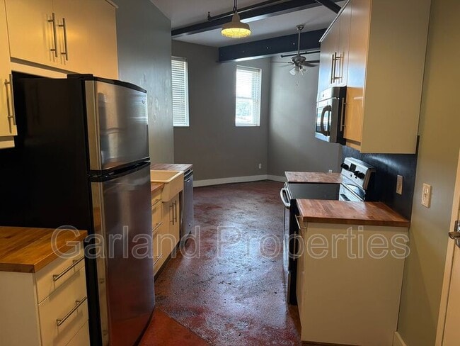 Photo - 425 Campbell Ave SW Unit #106