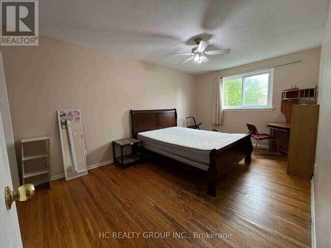 Photo - 575 Gainsborough Rd