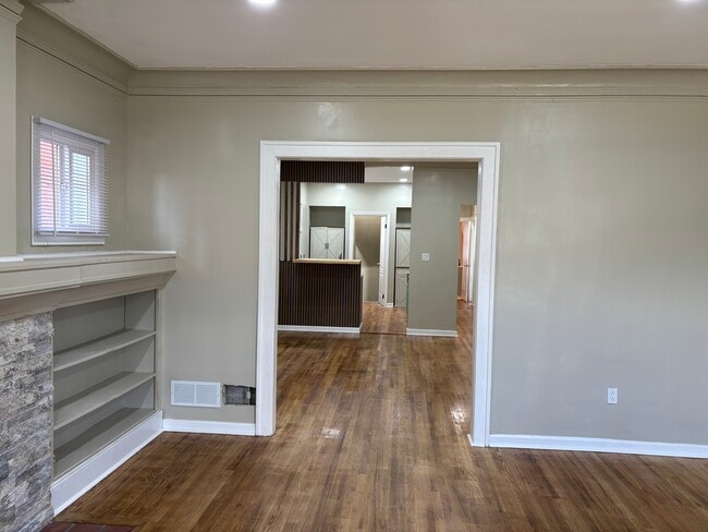 Photo - 2538 Calvert St