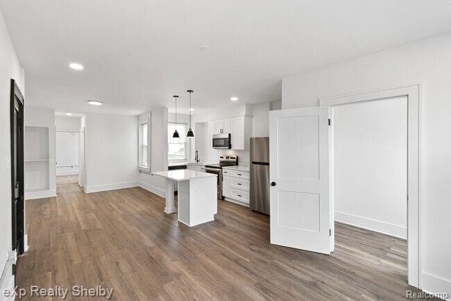 Photo - 259 W Nine Mile Rd Unit 302