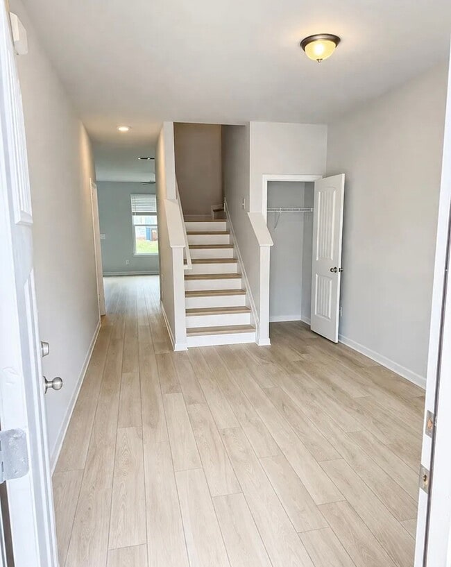 Photo - 471 Payne Dr