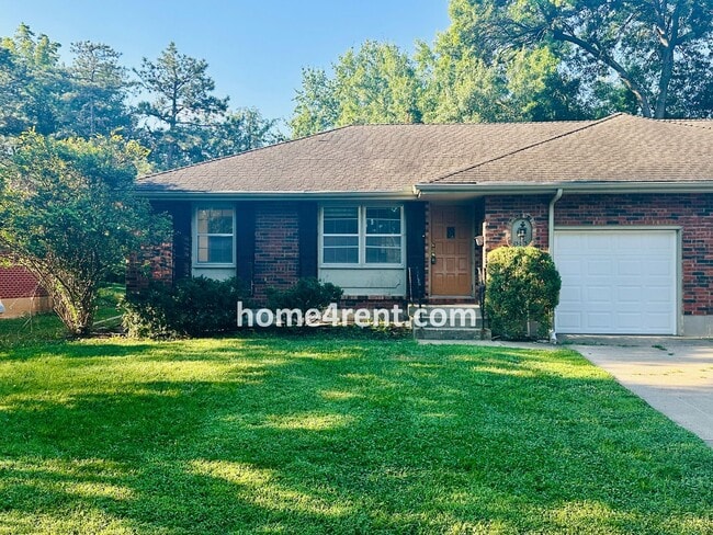 Photo - Charming Duplex Style Home with New Paint,...