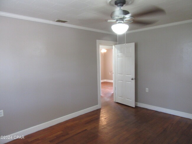 Photo - 1708 Louise Ave