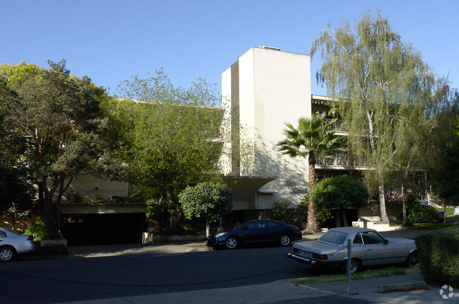 Building Photo - 10 Birch Street Apartments