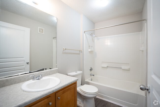2BR, 2BA – 1,110SF - Bathroom