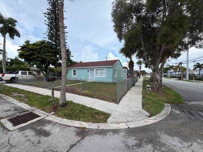 Building Photo - 442 Winters St