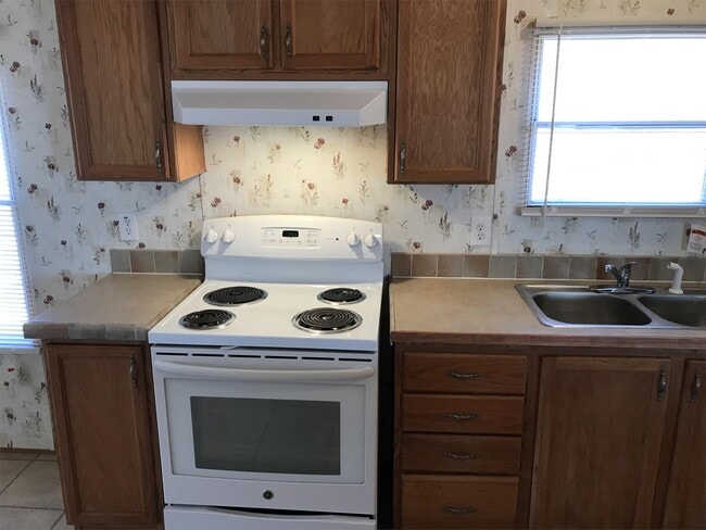 Photo - 121 Heien Ct