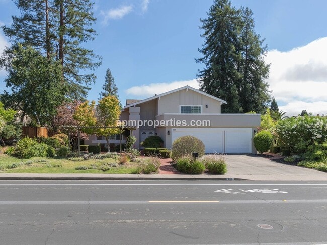 Lovely 4 Bedroom, 3 bath, 3-Car Garage, Gr... - Lovely 4 Bedroom, 3 bath, 3-Car Garage, Gr... House