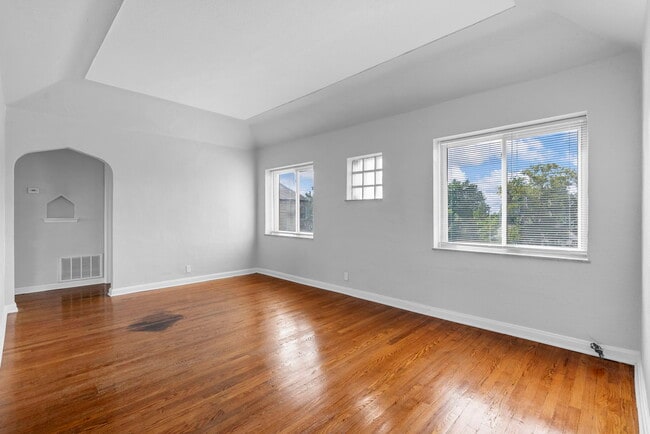 Photo - 6010-20 S Kingshighway LLC
