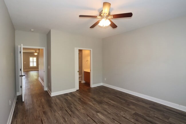 Photo - Charming 2 bedroom plus Bonus and Waterfront Amenities in Oak Ridge!