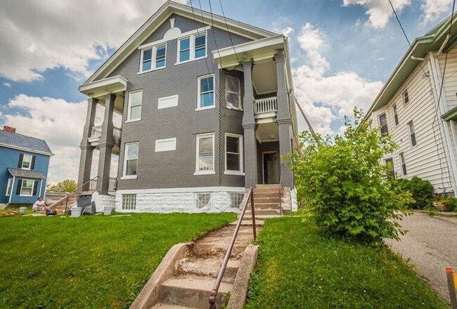 Building Photo - 1931 Delaware Ave Unit 2