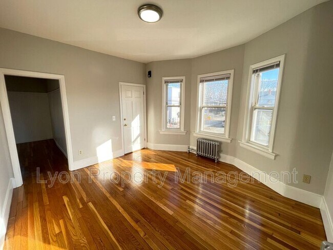 Photo - 315 Bullocks Point Ave Unit 2