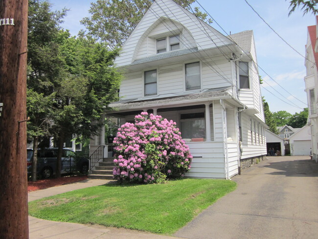 92 1/2 Walnut Street - 92 Walnut St House