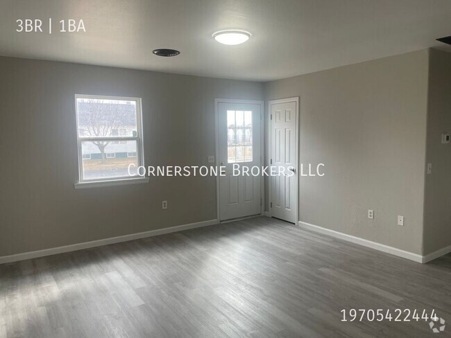 Building Photo - Fully remodeled, three bedroom apartment Unit A