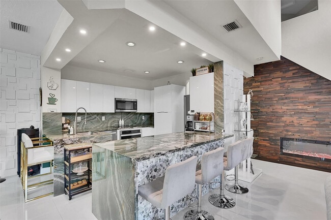 Building Photo - 5691 NW 125th Ave