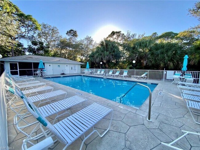 290 Naples Cove Dr