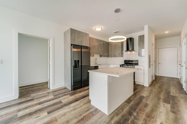 Photo - 400 69th St Unidad 402