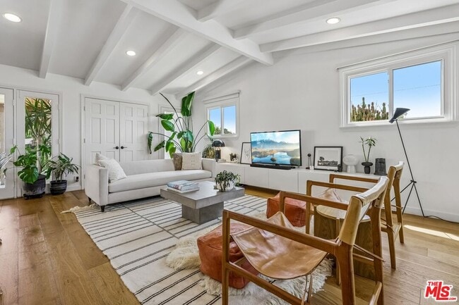 Photo - 5646 S Sherbourne Dr