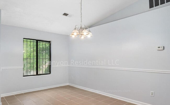 Photo - 5825 Vernier Dr SW