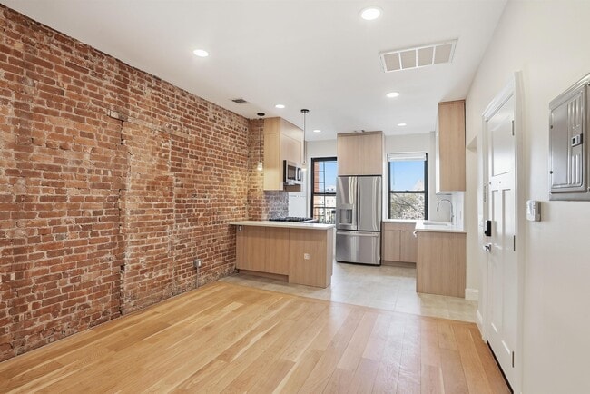 Photo - 233 1/2 Summit Ave