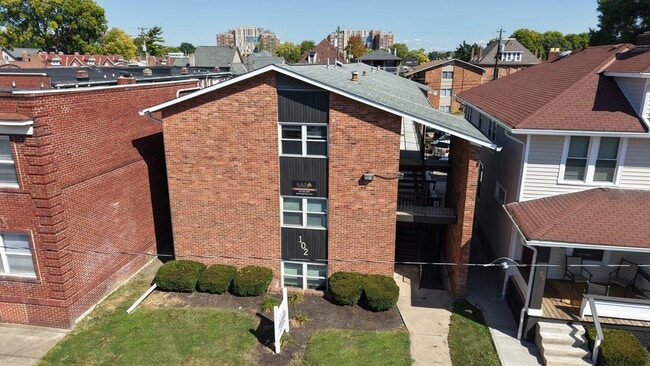 Building Photo - 102 W 8th Ave