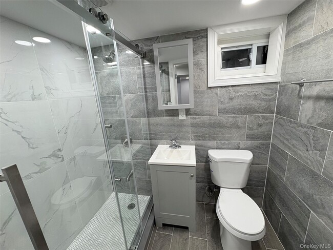 Photo - 107-15 223rd St