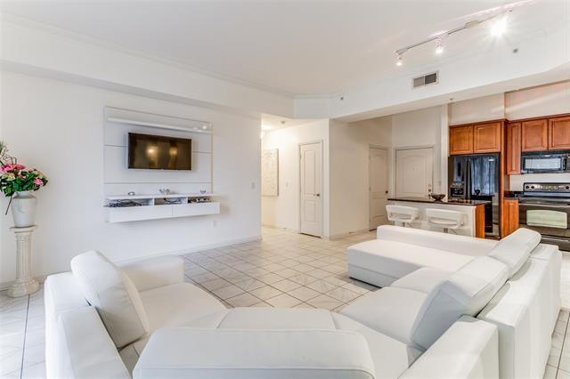 Photo - 3225 Turtle Creek Blvd Blvd Unidad 16