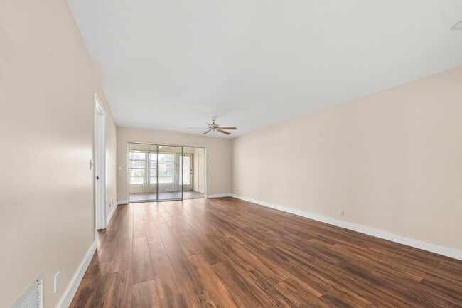 Photo - 270 Cape Cod Cir Unit B