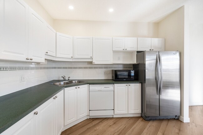 Photo - 5201-5201 Dalhousie Dr NW