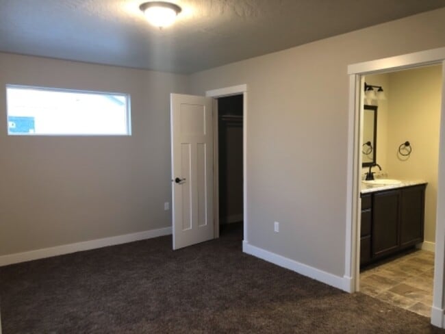 Photo - 1935 N Travis Ln