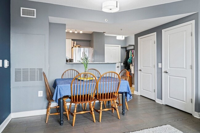 Photo - 2 Bedroom 2 Bath Condo Open Floor-plan, Stainless Steel Appliances, Pool, Concierge and More