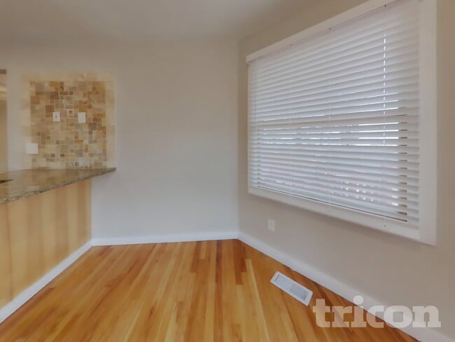 Photo - 106 N 49th Ave Ct